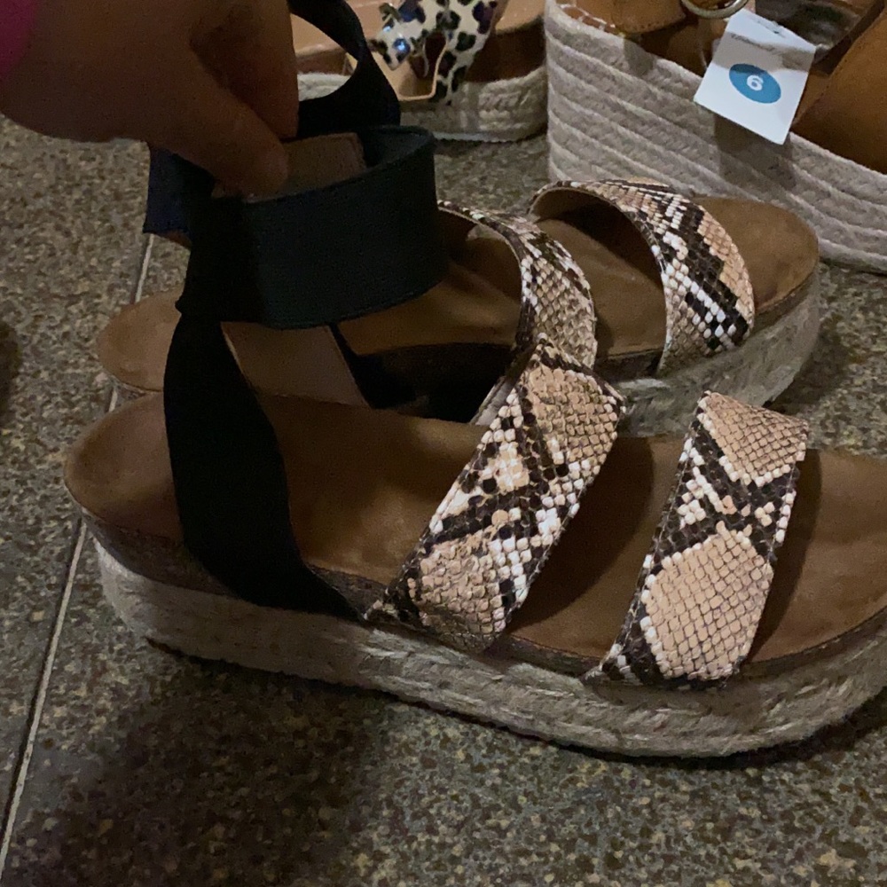 Snake skin platforms